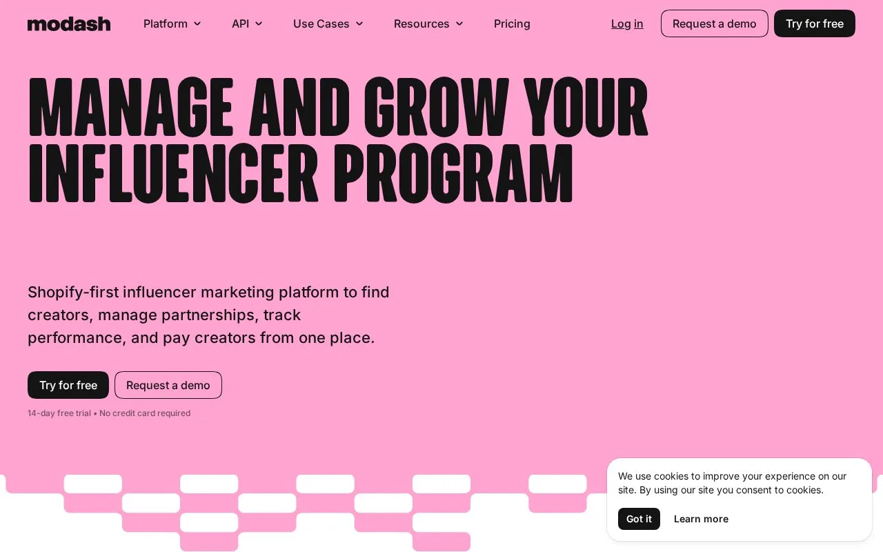 Screenshot of the Modash homepage
